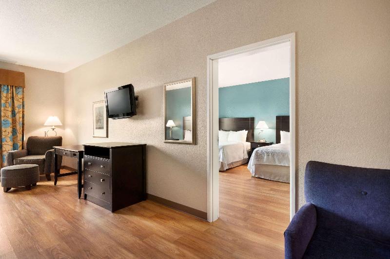 带2个卧室的套房, Days Inn & Suites By Wyndham San Antonio Near Frost Bank Center