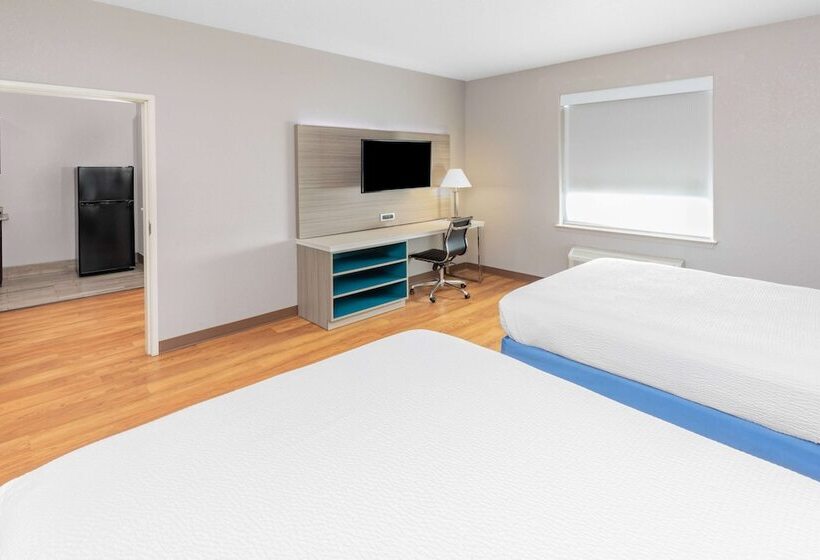 带2个卧室的套房, Days Inn & Suites By Wyndham San Antonio Near Frost Bank Center