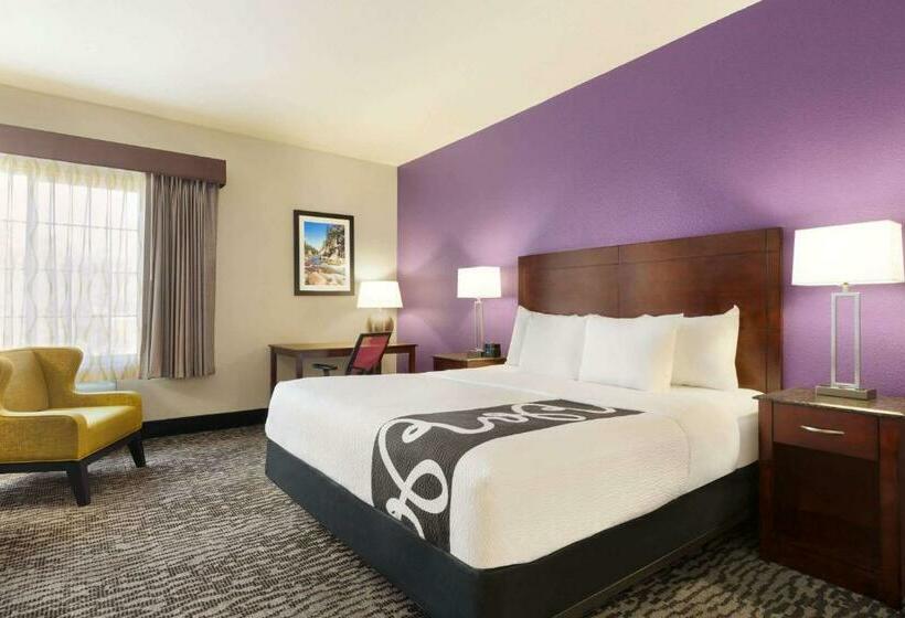 Номер Executive, La Quinta By Wyndham Fresno Northwest