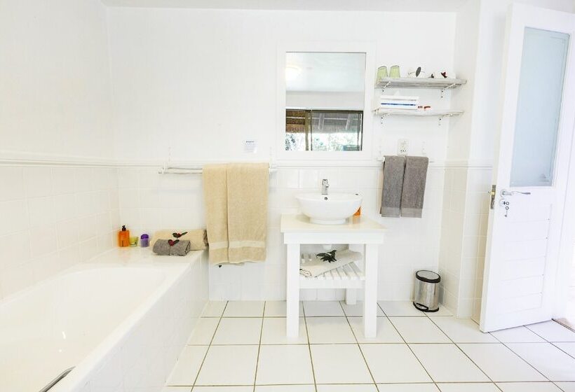Семейный Номер, Sandals Guest House