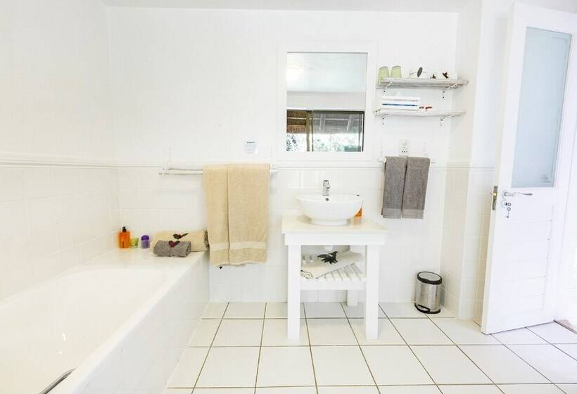 Семейный Номер, Sandals Guest House