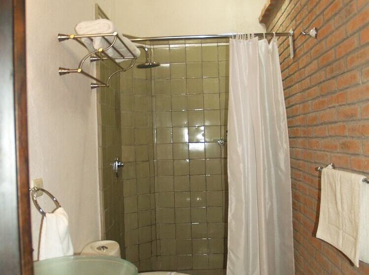 سوییت جونیور, Ana Catalina & Suites