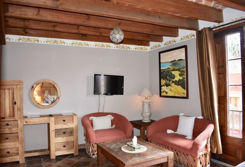 سوییت جونیور, Ana Catalina & Suites