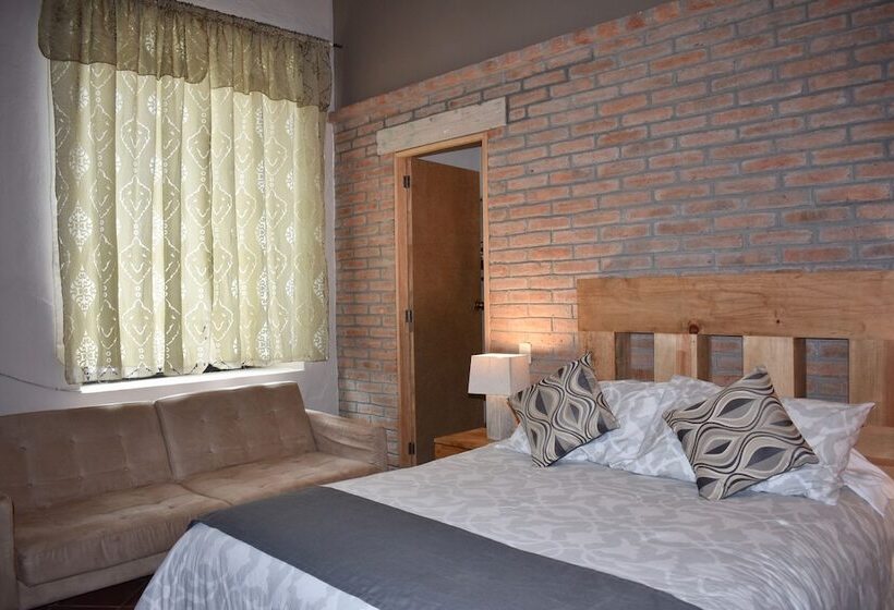 سوییت جونیور, Ana Catalina & Suites