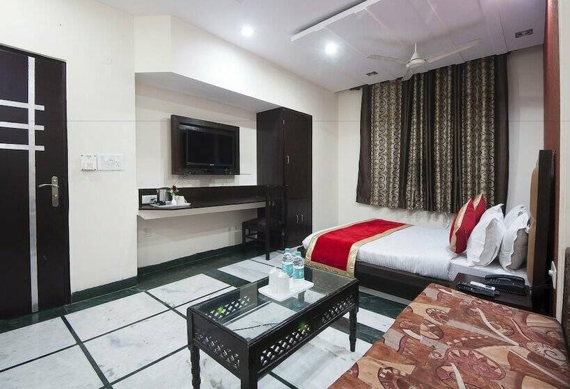 اتاق لوکس, Apra Inn