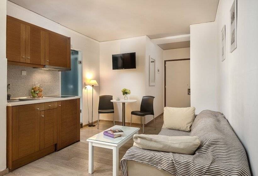 이코노미 스튜디오, Elina Hotel Apartments