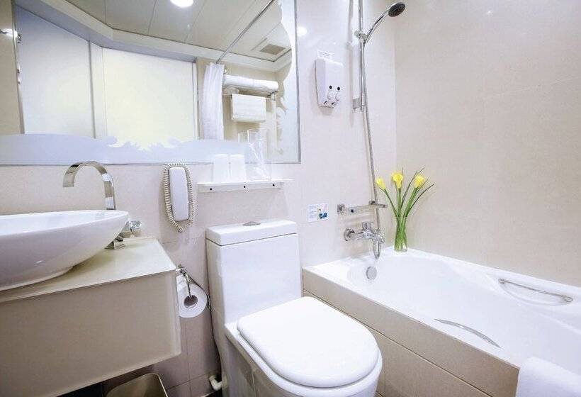 اتاق لوکس سه تخته, Harbour Plaza 8 Degrees