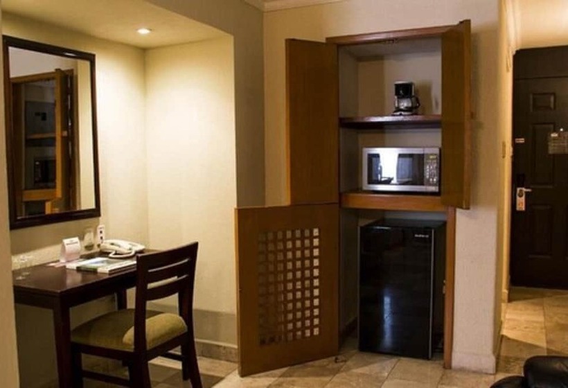 سوییت, La Posada Hotel Y Suites