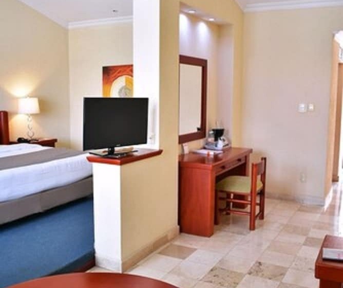 سوییت, La Posada Hotel Y Suites