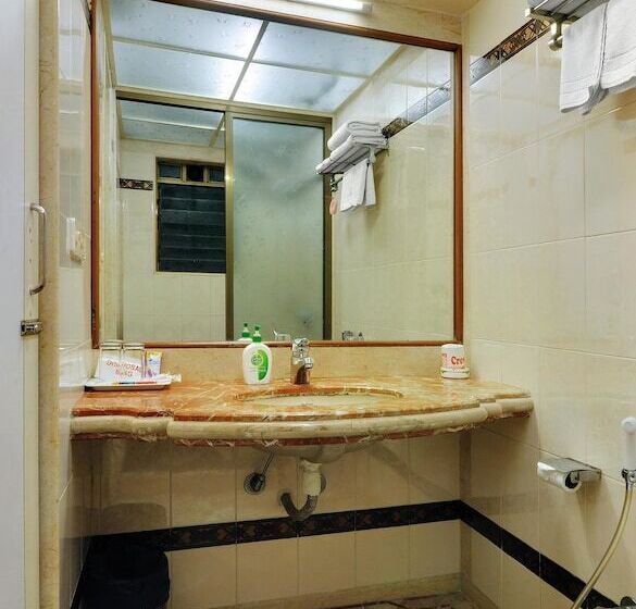 اتاق لوکس, Regal Enclave