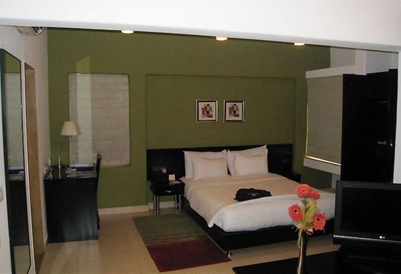 Люкс Повышенной Комфортности, Royal Orchid Golden Suites Pune