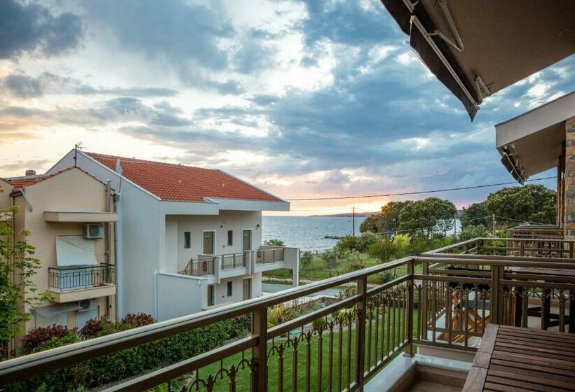 Полулюкс, Royalty Suites Seaside