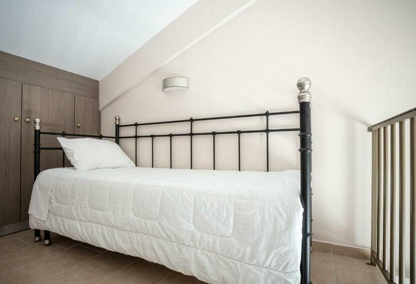 Полулюкс, Royalty Suites Seaside