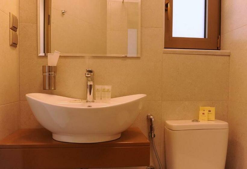 Полулюкс, Royalty Suites Seaside