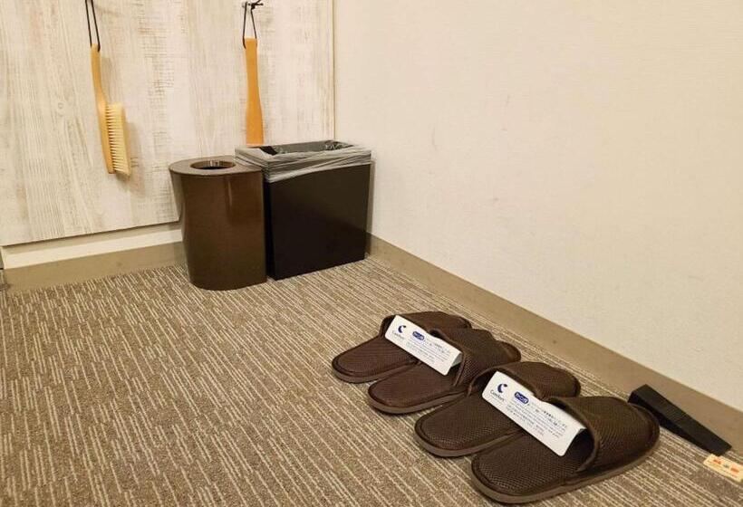 Номер Economy, Comfort Inn Naha Tomari Port