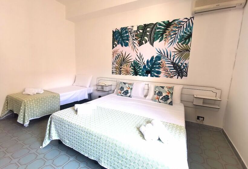 Economy Triple Room, Tea  Praia A Mare