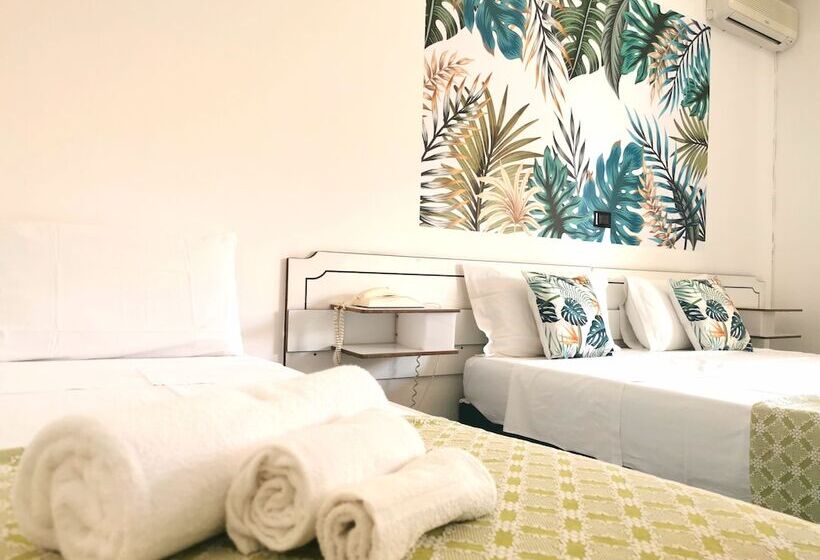 Economy Triple Room, Tea  Praia A Mare
