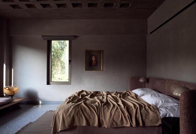 Полулюкс, Ekies All Senses Resort