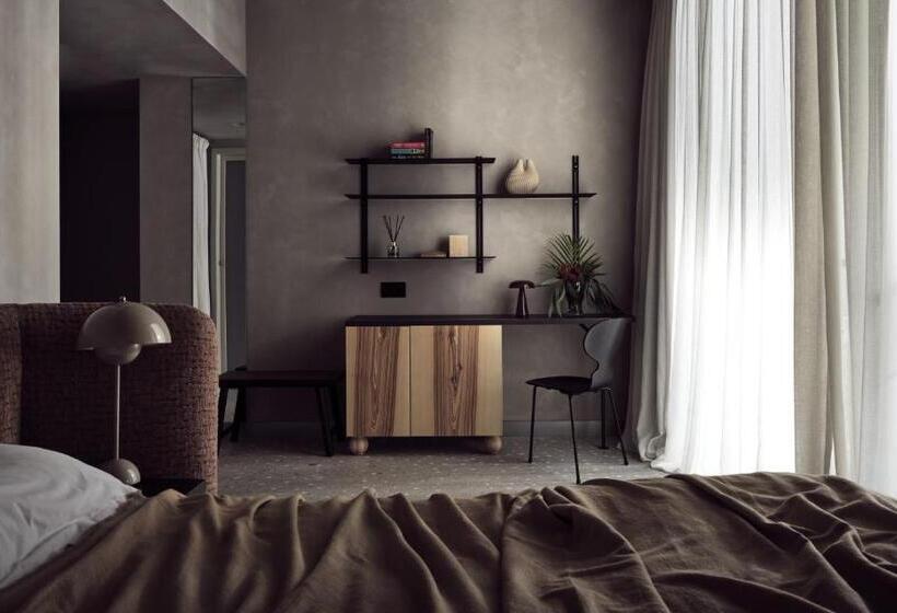 Полулюкс, Ekies All Senses Resort