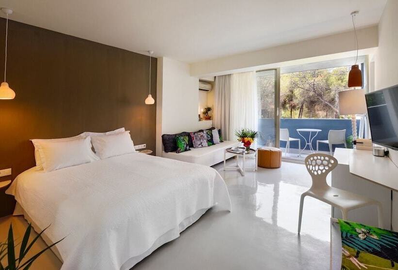 Полулюкс, Ekies All Senses Resort