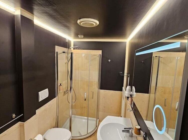 اتاق سوپریور با چشم‌انداز جانبی دریا, Mercure Rimini Lungomare