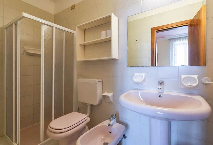 Номер Стандарт Трехместный, Park Hotel Jolanda