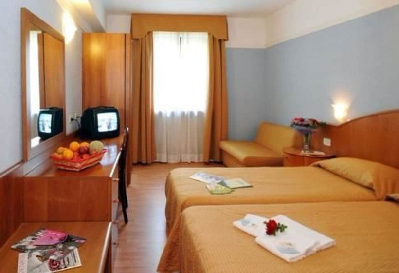 Номер Стандарт Трехместный, Park Hotel Jolanda