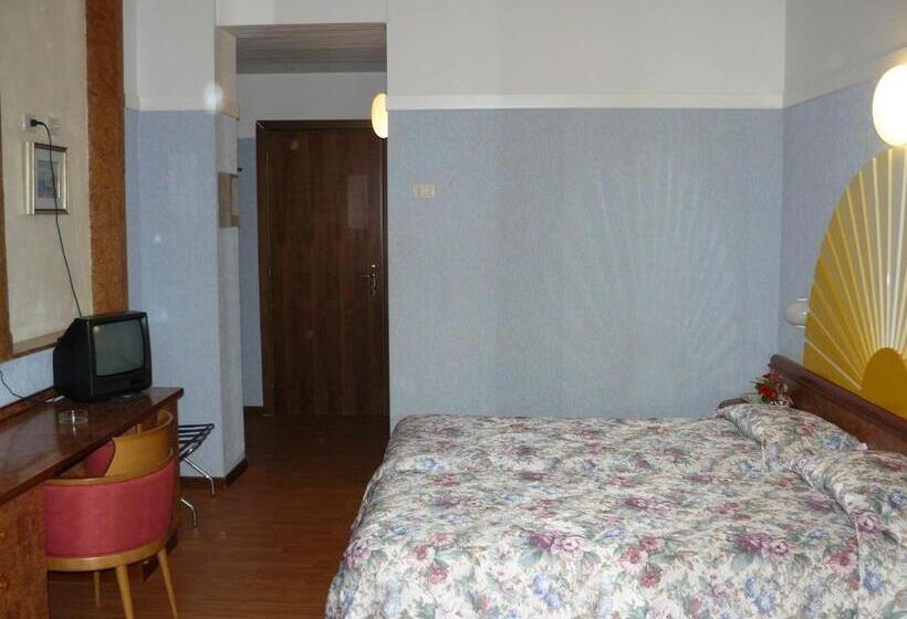 Номер Стандарт Трехместный, Park Hotel Jolanda