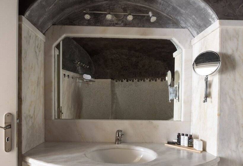 ویلای 1 خوابه, Above Blue Suites