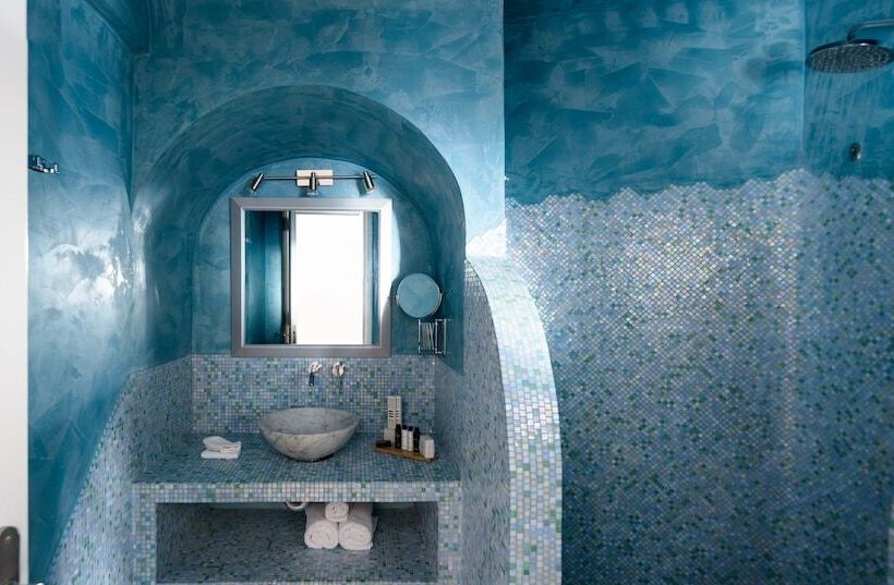 سوییت, Above Blue Suites