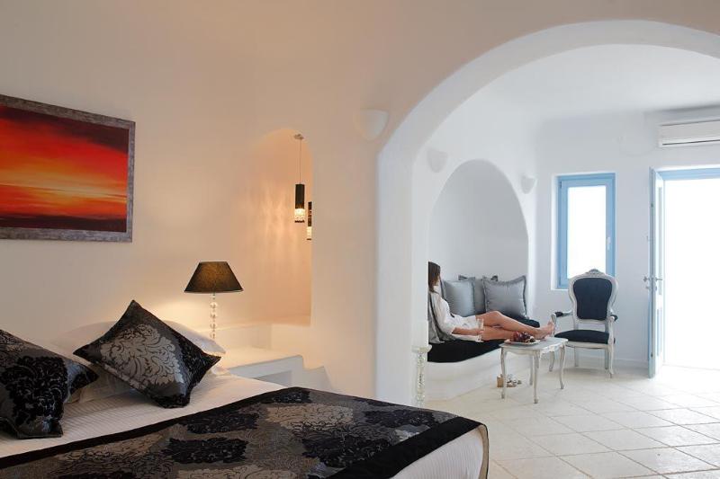 ویلای 1 خوابه, Above Blue Suites