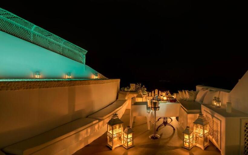 ویلای 1 خوابه, Above Blue Suites