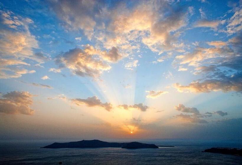 ویلای 1 خوابه, Above Blue Suites