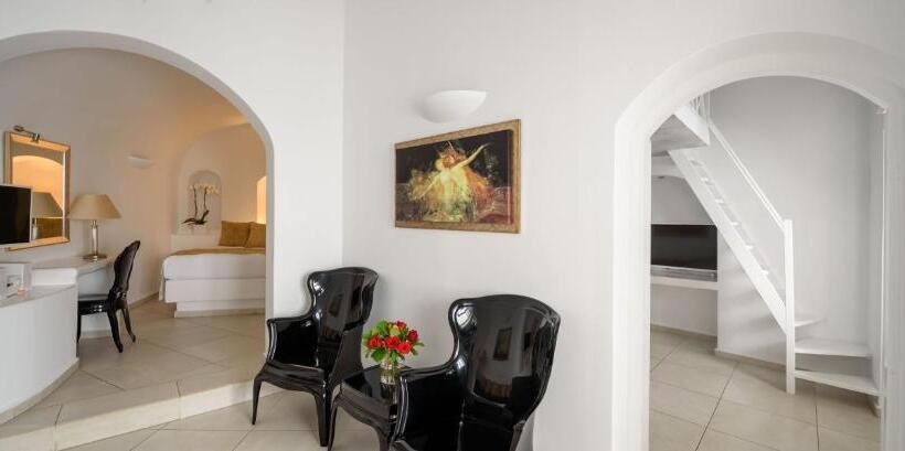 ویلای 1 خوابه, Above Blue Suites