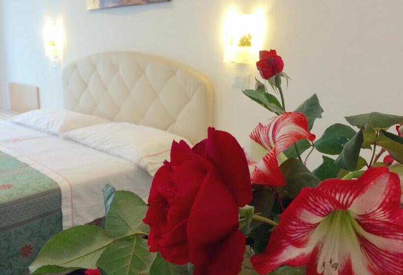 آپارتمان یک خوابه با دری مشترک که هال را جدا می کند., Park Hotel Castello