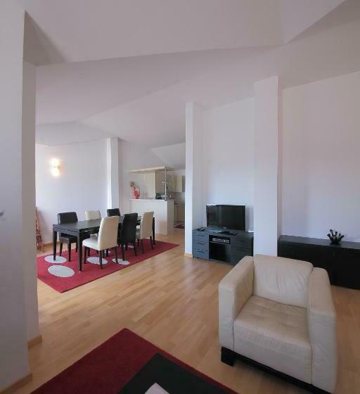 آپارتمان 2 خوابه با چشم‌انداز دریا, Guest House Zenović