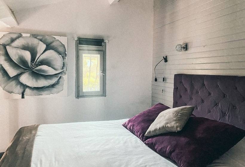 Полулюкс, Auberge Des Pins
