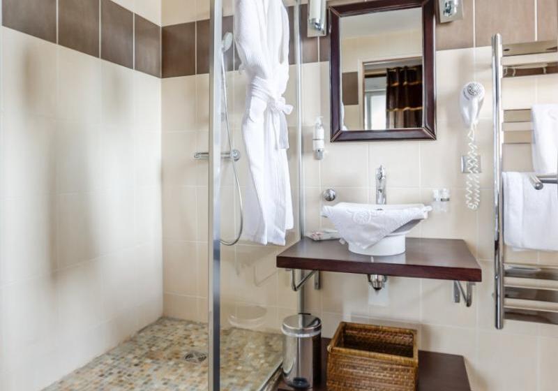 Номер Стандарт, Hostellerie De La Renaissance   Teritoria