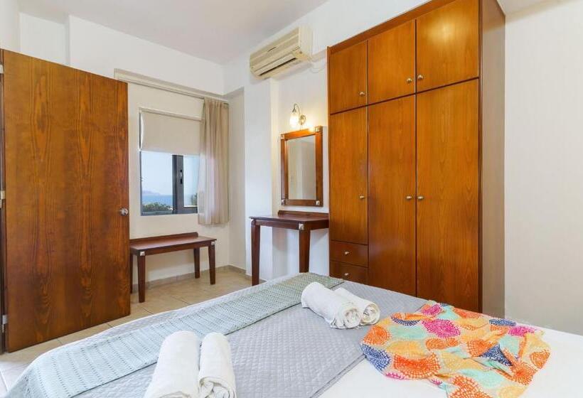 Family flat with sea view, Sunrise Suites & Apartments
