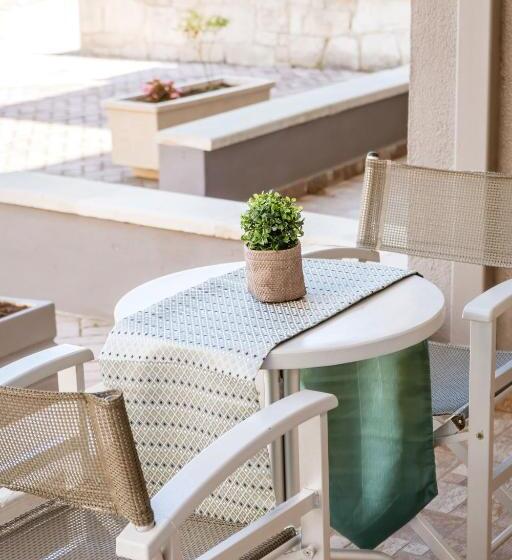 Comfort studio with sea view, Sunrise Suites & Apartments