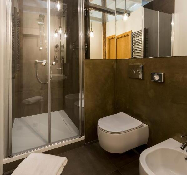 Студия Стандарт, Antique Apartments Plac Szczepański