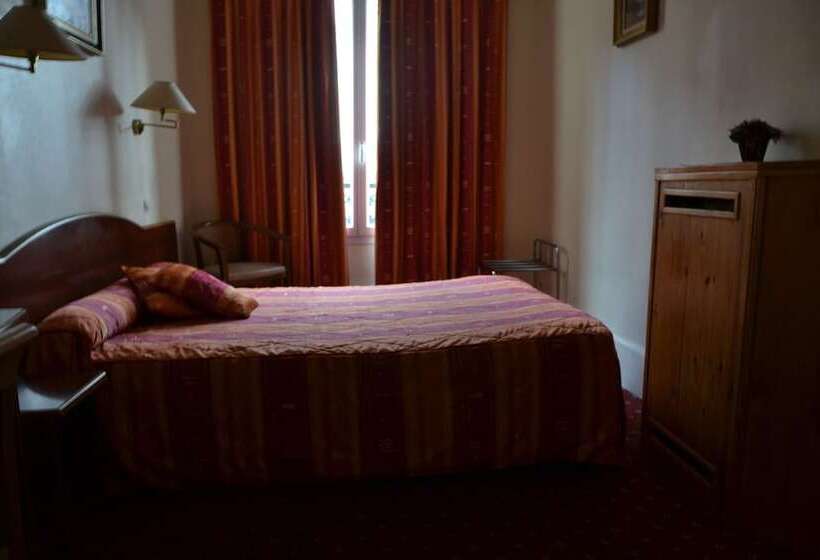 اتاق استاندارد با سرویس بهداشتی مشترک, Hôtel Montpellier