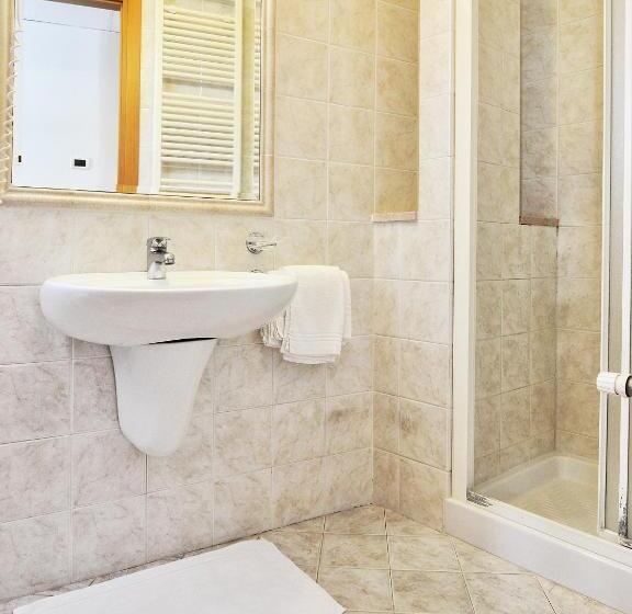 اتاق استاندارد چهار تخته, Albergo Bice
