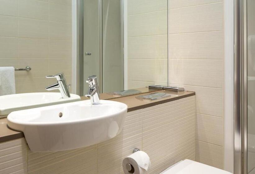Апартаменты 2 Спальни, Roomzzz Leeds City
