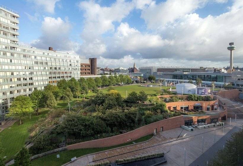 חדר דחוקס עם מיטת קינג, Hilton Liverpool City Centre
