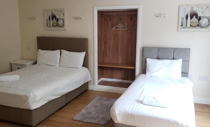家庭间, Stansted Airport Lodge