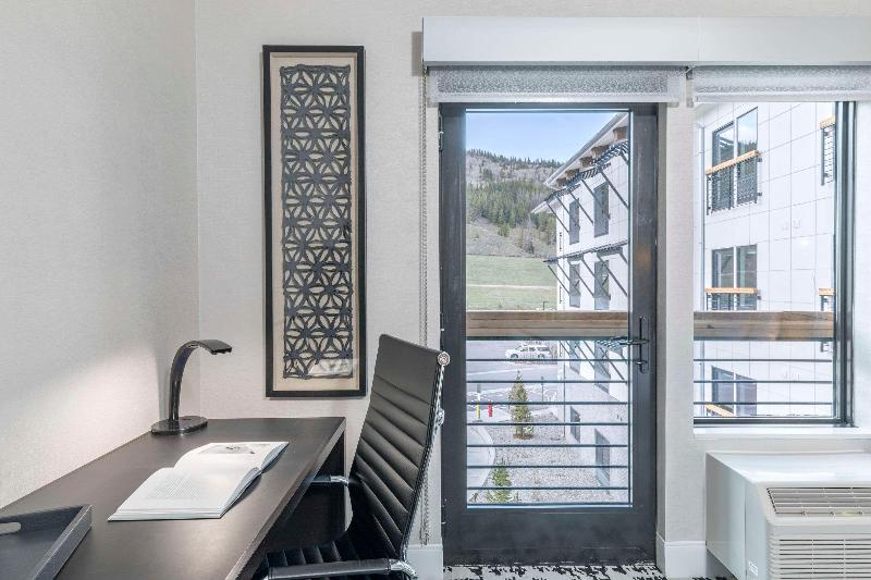 اتاق استاندارد با تخت بزرگ برای معلولان, Cambria Hotel Copper Mountain