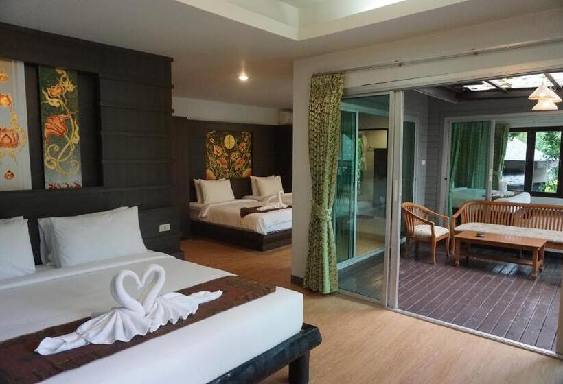 Семейное Бунгало, Rock And Tree House Resort