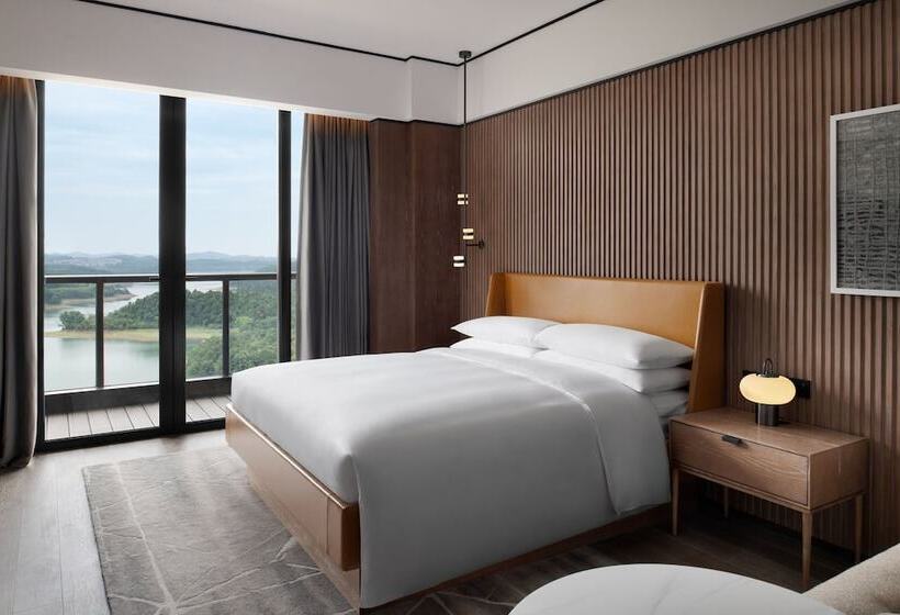 سوئیت کلاب, Sheraton Mianyang