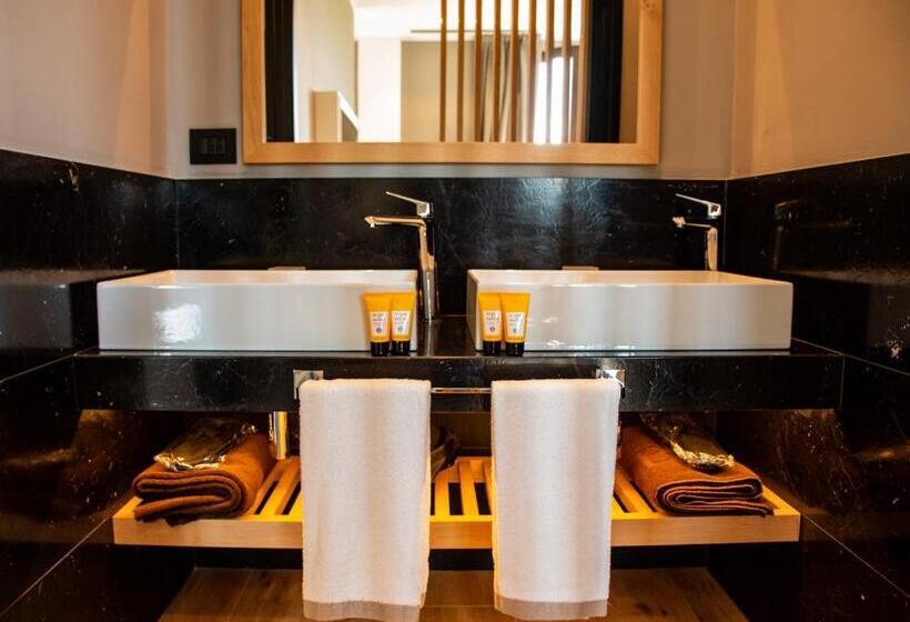 キングサイズベッドのスタンダードルーム, Montalbera Wine Suites